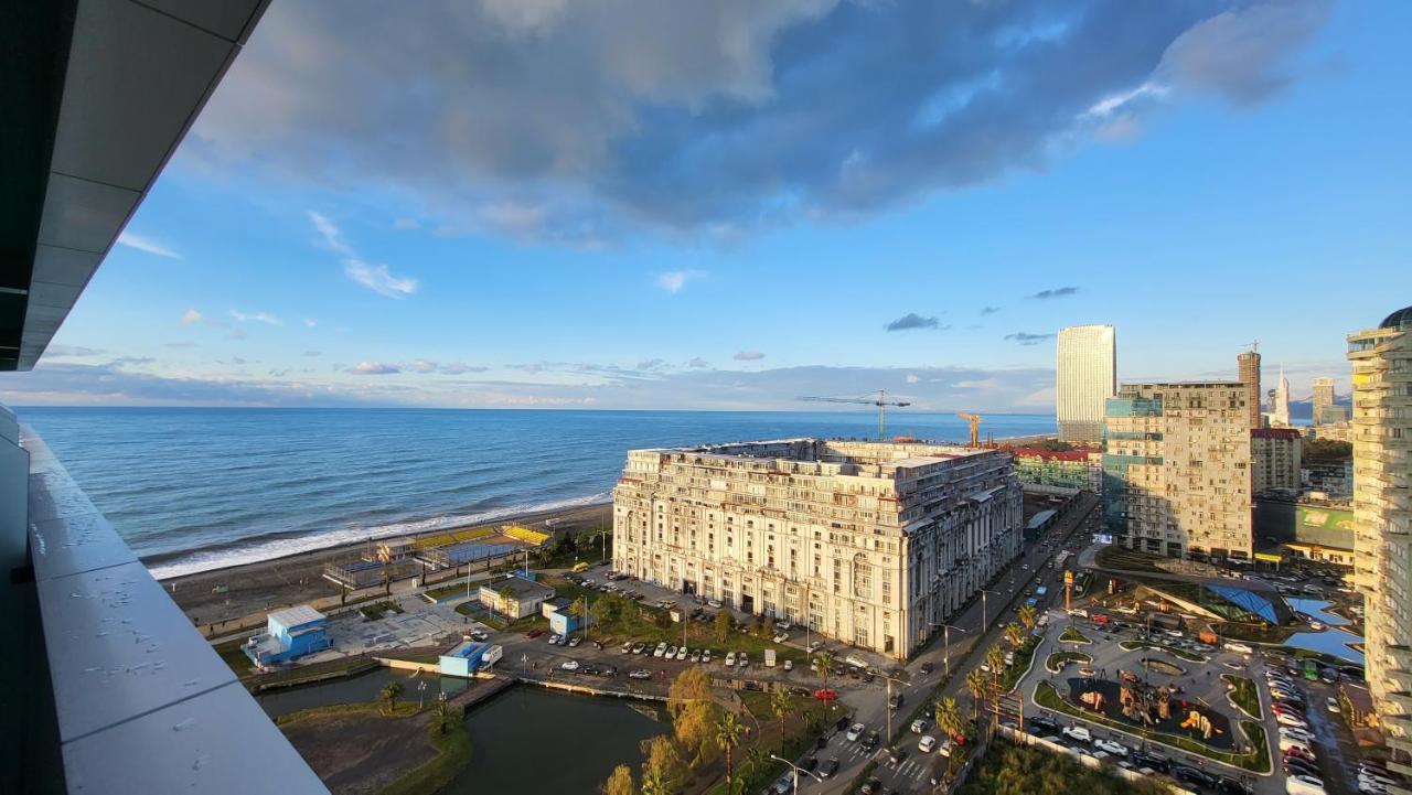 Black Sea Apartments Alliance Palace Batoemi Buitenkant foto