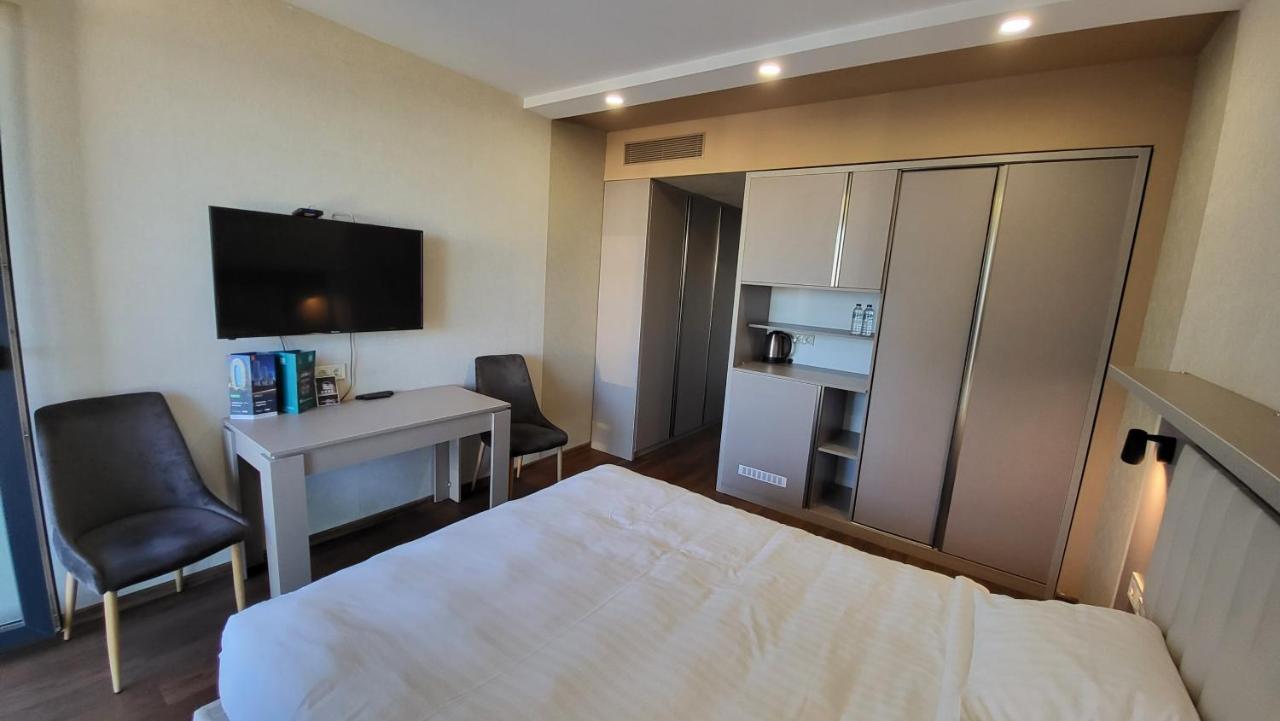 Black Sea Apartments Alliance Palace Batoemi Buitenkant foto