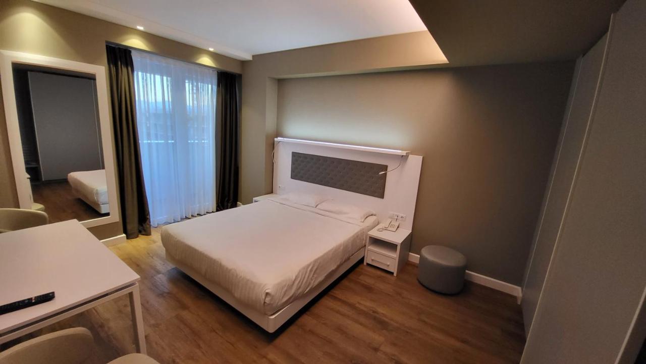 Black Sea Apartments Alliance Palace Batoemi Buitenkant foto
