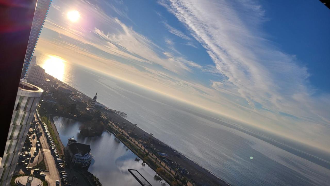 Black Sea Apartments Alliance Palace Batoemi Buitenkant foto
