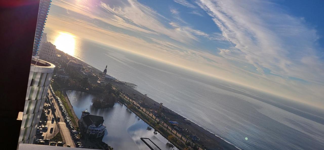 Black Sea Apartments Alliance Palace Batoemi Buitenkant foto
