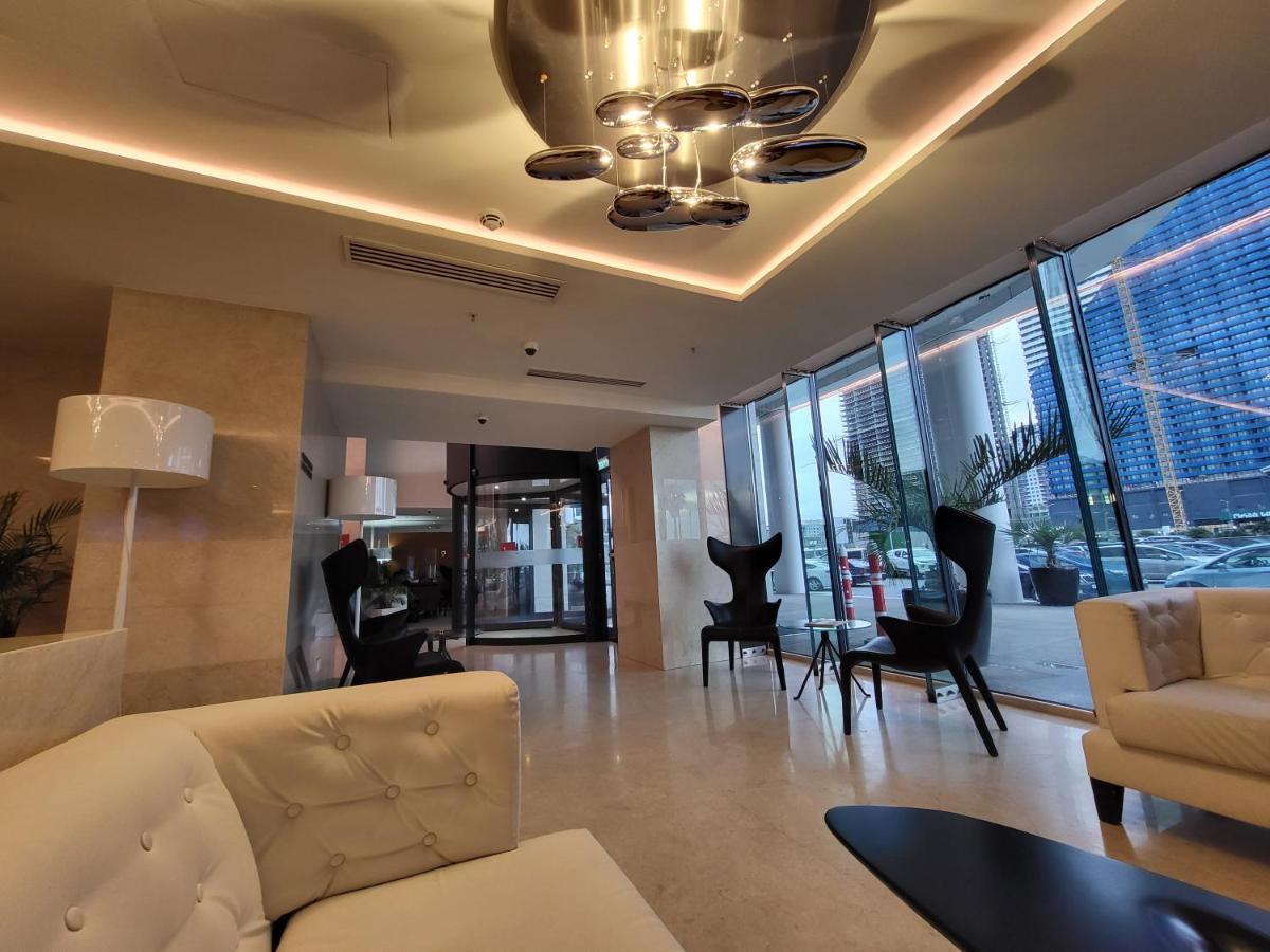Black Sea Apartments Alliance Palace Batoemi Buitenkant foto